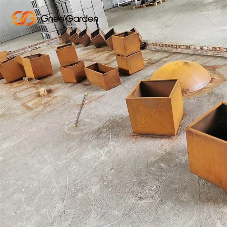 Bold Corten Steel Planter For High-End Hotels And Resorts